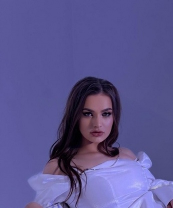 👠 Опытная в искусстве соблазнения, я умею расслабить и удовлетворить тебя до кончиков пальцев. 💋 Встречусь с щедрым и искренним джентльменом, чтобы подарить ему весь кокетливый теплый мир моей фантазии и сладкой сексуальности. 🌹 Я настоящая геиша на одну ночь, которая исполнит все твои желания и запросы. Позволь себе расслабиться и насладиться каждым моментом совместного времени. 🥂 Доступные цены, безупречная конфиденциальность и комфорт ждут тебя в моей уютной квартире в центре Москвы. 😍Оставь всех заботы и проблемы за пределами моей двери и позволь себе погрузиться в мир наслаждения со мной. 📷 Фото 100% мои и проверены. Буду рада знакомству! 😘Живу в Москве, возможны выезды по всей Москве и ближайшему Подмосковью. Галина